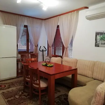 Villa къща в центъра на стрелча, джакузи с минерална вода