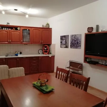 къща в центъра на стрелча, джакузи с минерална вода Villa