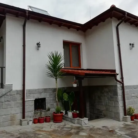 къща в центъра на стрелча, джакузи с минерална вода