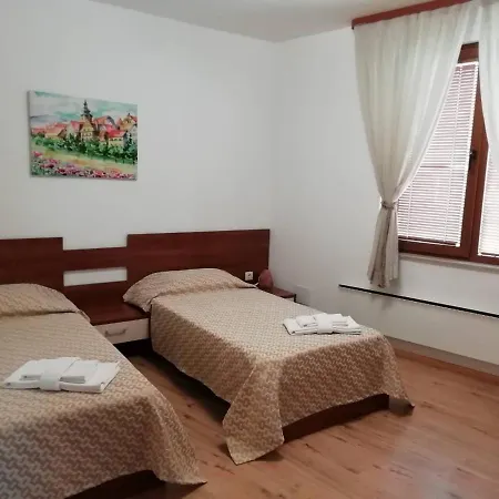 къща в центъра на стрелча, джакузи с минерална вода Villa *