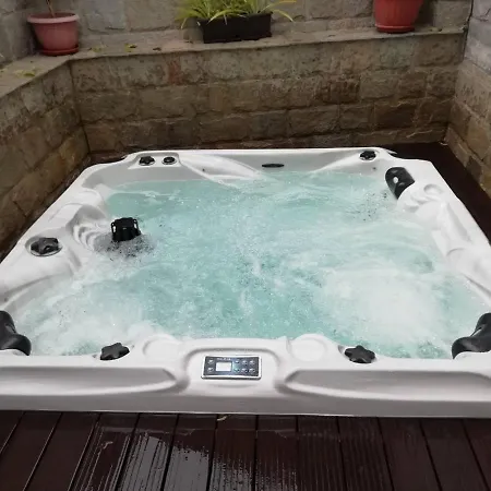 къща в центъра на стрелча, джакузи с минерална вода Strelcha