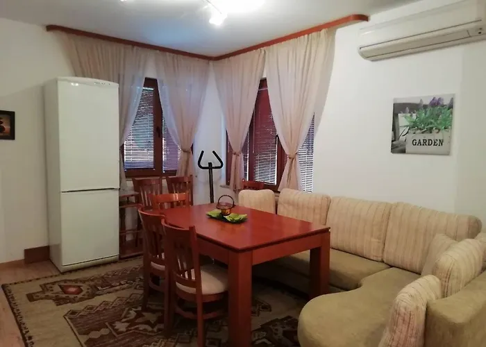 ヴィラ къща в центъра на стрелча, джакузи с минерална вода