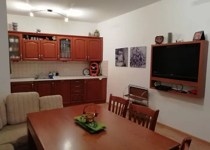 къща в центъра на стрелча, джакузи с минерална вода ヴィラ