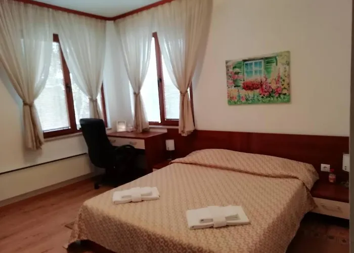 ヴィラ къща в центъра на стрелча, джакузи с минерална вода *