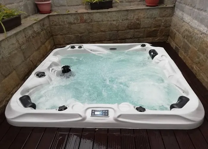 къща в центъра на стрелча, джакузи с минерална вода ストレルチャ